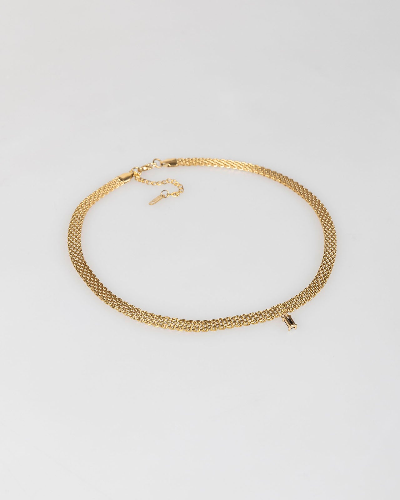 Choker oro con piedra negra