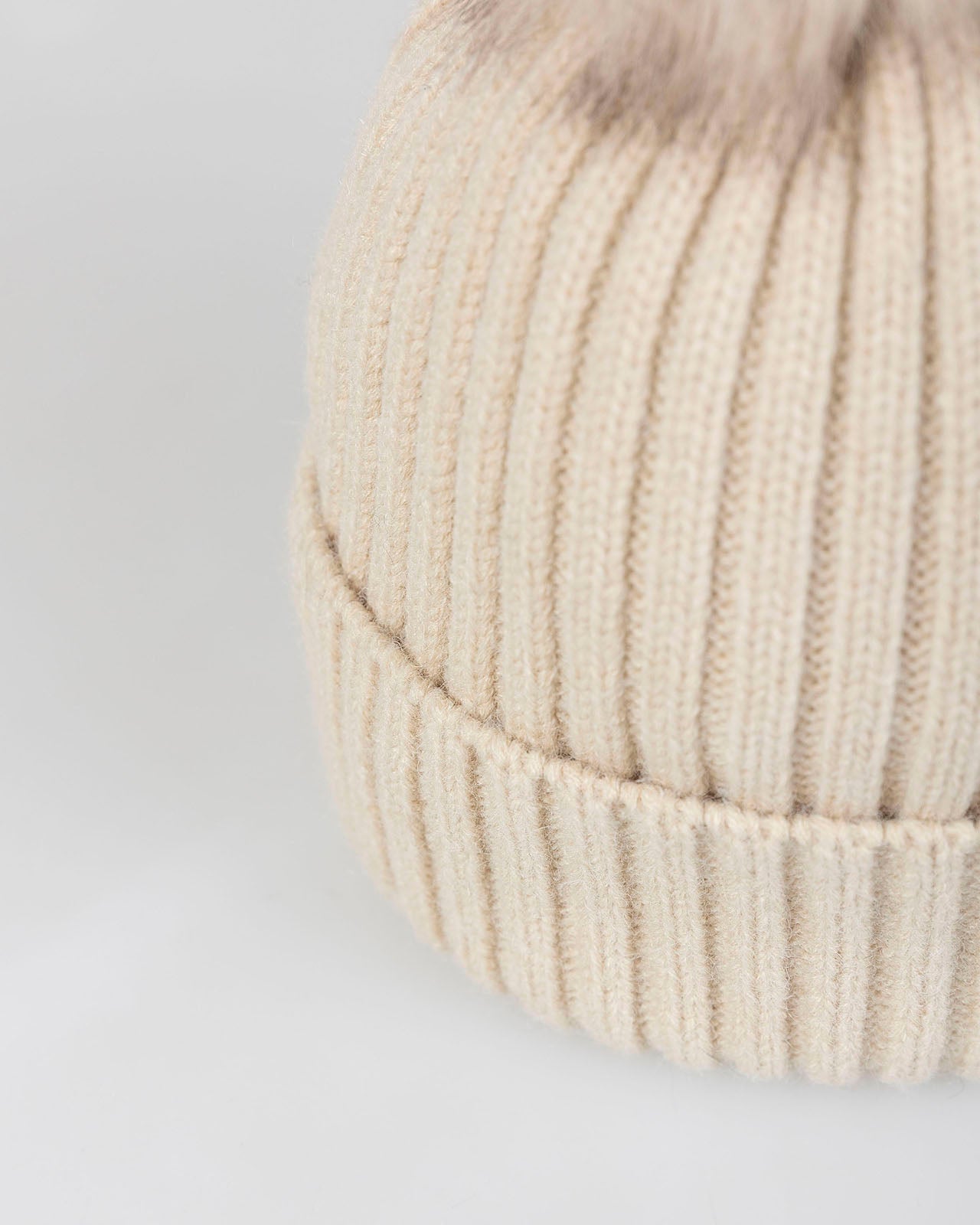 Gorro con bola