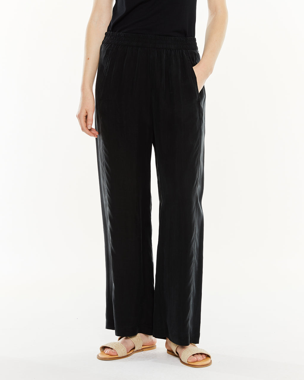 Pantalón largo con goma en la cintura y tejido de cupro