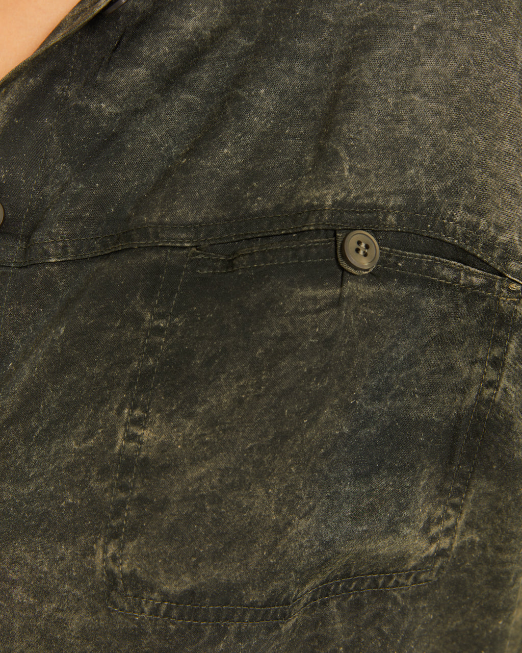 Camisa con bolsillos delanteros