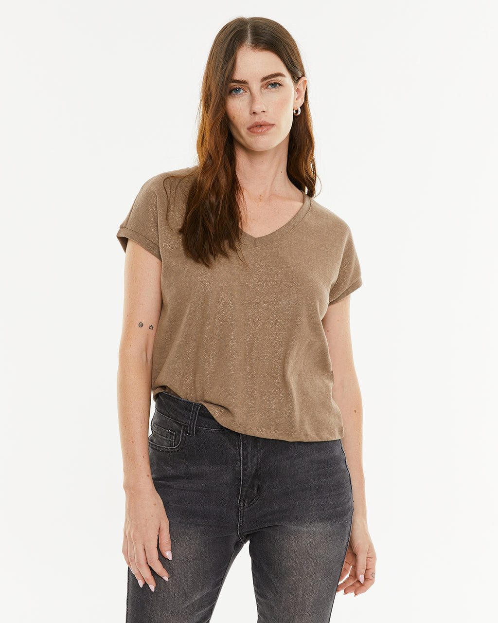 Camiseta escote pico con detalle foil